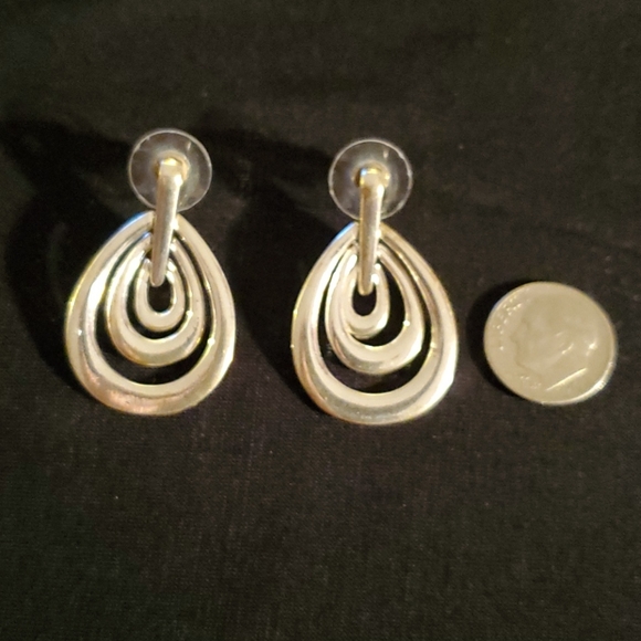 Earrings - Picture 2 of 5